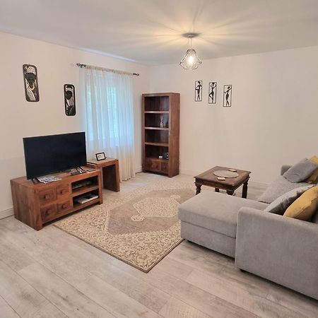 Spacious Two Bedroom Apartment With One Parking Space Thame Ngoại thất bức ảnh