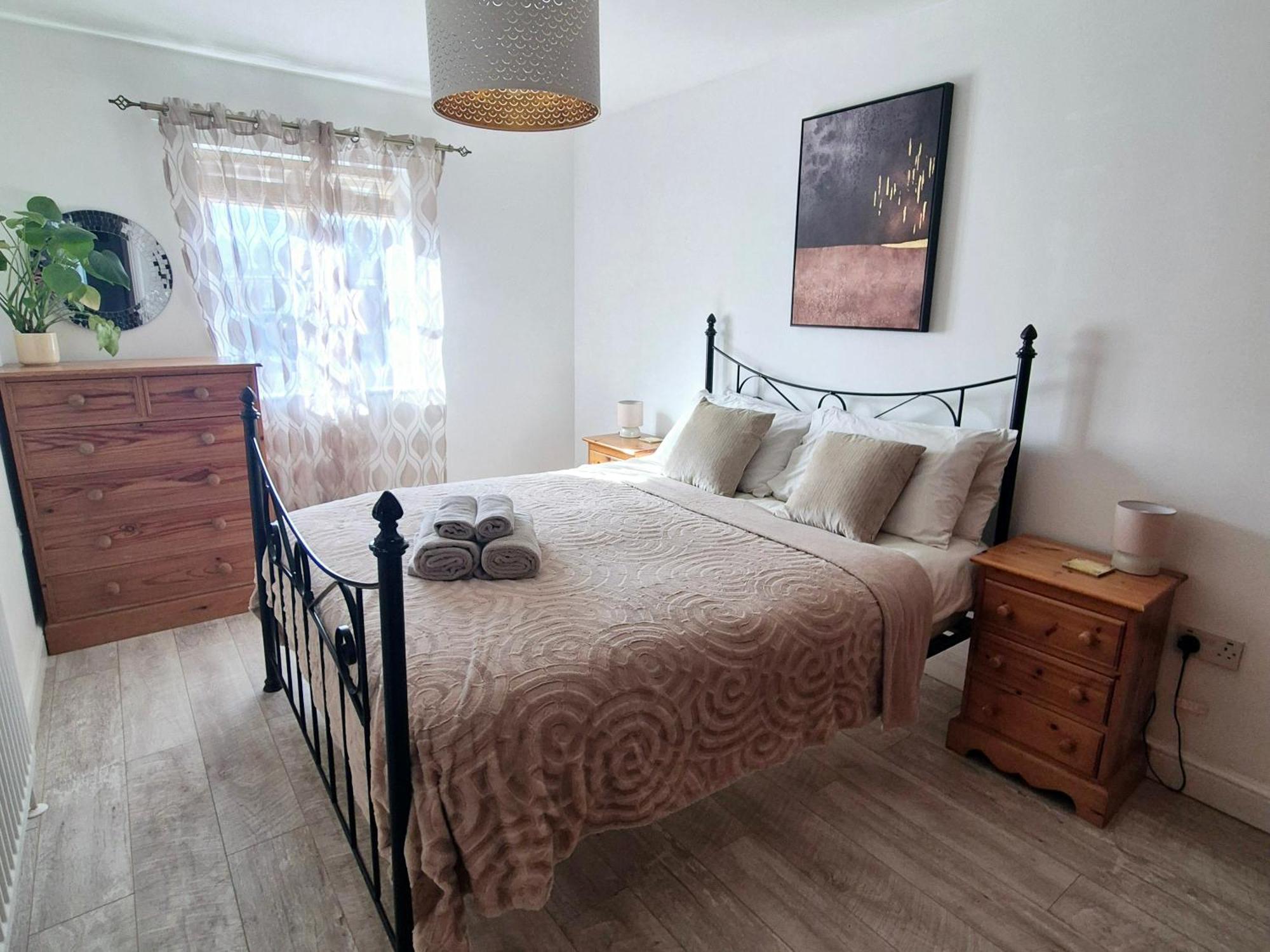 Spacious Two Bedroom Apartment With One Parking Space Thame Ngoại thất bức ảnh