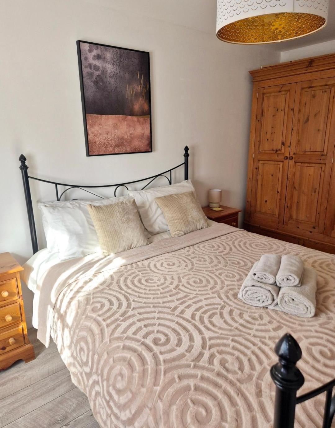 Spacious Two Bedroom Apartment With One Parking Space Thame Ngoại thất bức ảnh